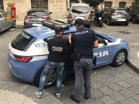 Reggio Calabria 42enne Rapina Tabacchino E Tenta Di Fuggire