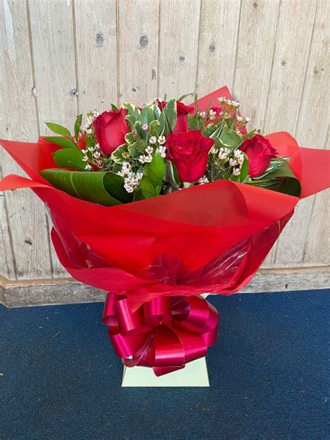 Six Red Roses Buy Online Or Call 01622 685849