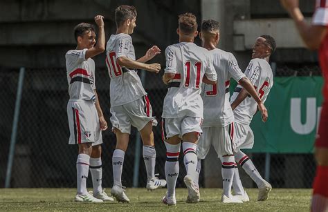 Sub 15 E Sub 17 Estreiam Goleada No Paulista SPFC