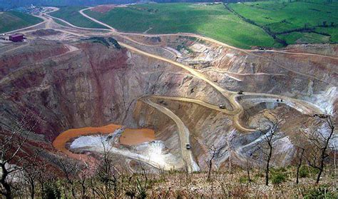 Barrick Gold está contaminando o meio ambiente de Pascua Lama água