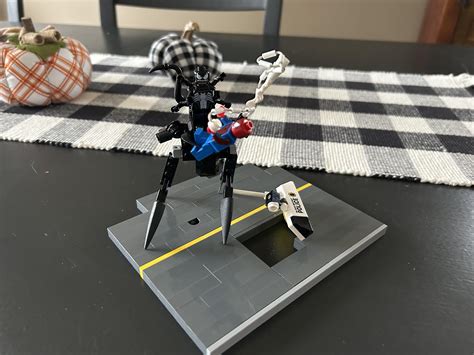 Spider-Man vs. Venom MOC : r/lego