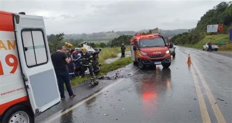 Motorista Fica Preso S Ferragens Ap S Colis O Entre Caminh O E Carro