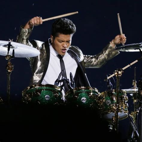 Bruno Mars Actuando En La Super Bowl 2014 Super Bowl 2014 Foto En