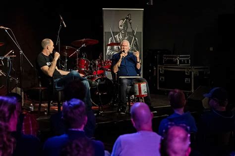 Drummer Cesar Zuiderwijk Met Drumpraat In T Ukien In Kampen 4 Fotos