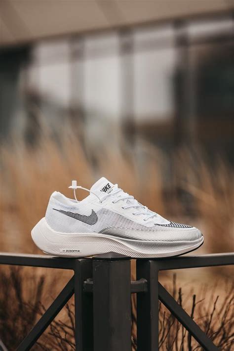 Nike air zoom vaporfly white, мужественные кроссовки найк зум бнлые ...