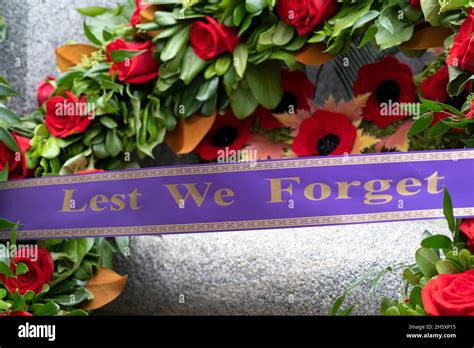 Remembrance Day Canada, Lest We Forget, Wreath, Poppies Stock Photo - Alamy