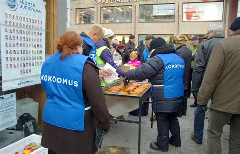 SDP ja kokoomus jäivät kauas keskustan ehdokasmäärästä noin tuhat