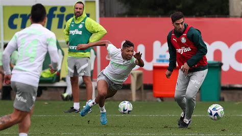 Abel joga em rachão e faz gol da vitória em treino do PalmeirasJogada