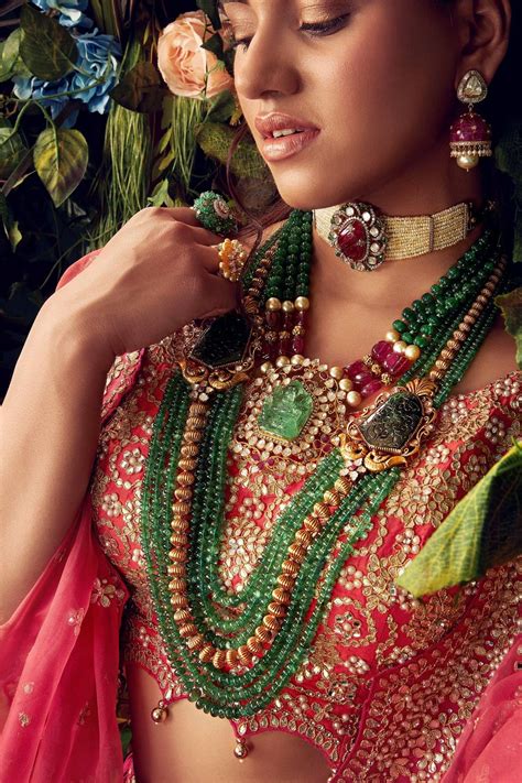 Experts Guide On The Latest Emerald Jewellery Trends