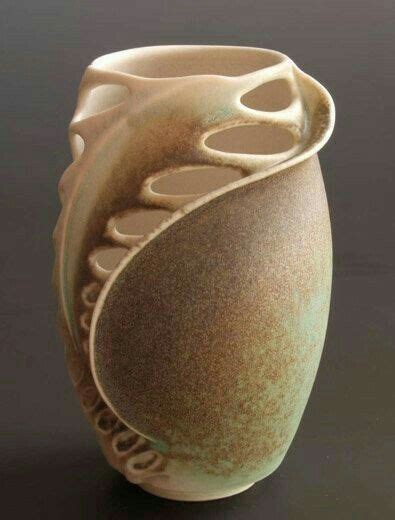 Pin By Cevriye I Lak G Kg Z On Seramik Contemporary Ceramics Pottery