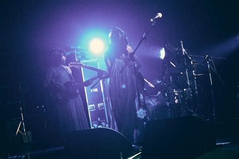 羊文学（photo By Tetsuya Yamakawa） Homecomingsが羊文学迎えた特別な一夜、新曲「here」も