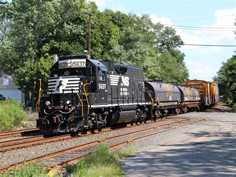 Csao Ma Conrail Share Assets Local Ma Drags Its Car Flickr