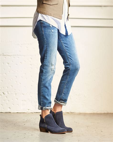 How To Cuff And Roll Your Jeans Straight Leg Jeans Outfits Cuffed