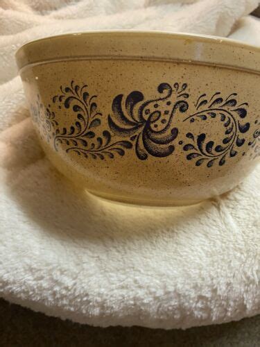 Vtg Pyrex Homestead Qt Nesting Mixing Bowl Tan Blue