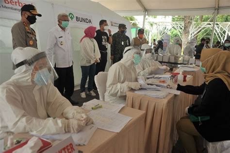 Kasus COVID 19 Melonjak Di Banten Pemeriksaan Test Swab Mengantre