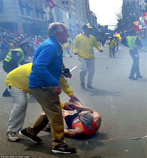 Est100 一些攝影some Photos Boston Marathon Explosions Finish Line 2013