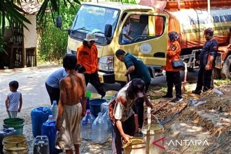 Dua Desa Di Karawang Dilanda Kekeringan ANTARA News