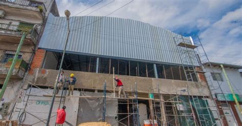 Juan Andreotti recorrió la obra del Polideportivo N11 Piñeyro con