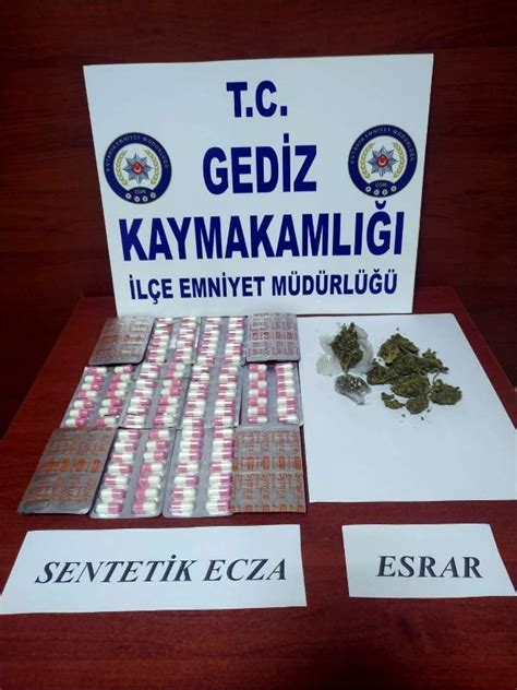 Polisin Durdu U Otomobilde Sentetik Ecza Hap Ve Esrar Ele Ge Irildi