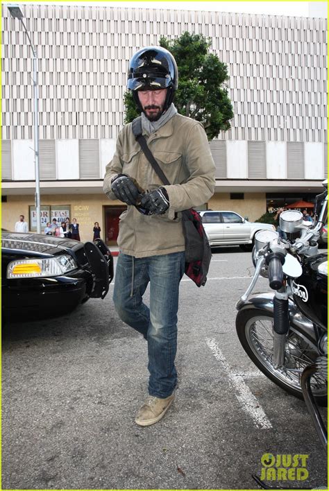 Photo: keanu reeves bike trouble 01 | Photo 2587650 | Just Jared ...