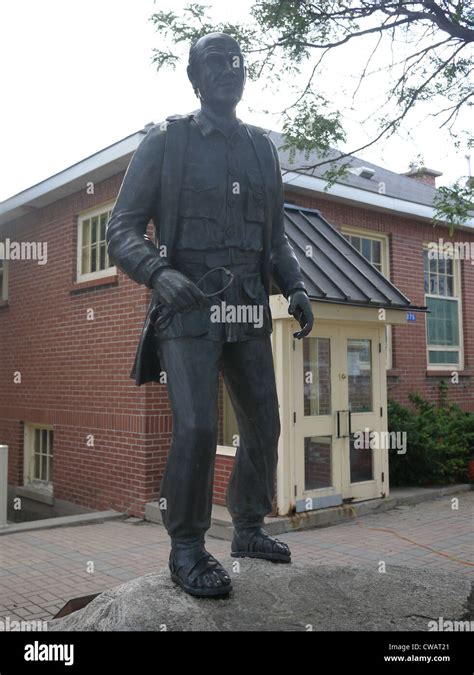 dr norman bethune statue gravenhurst canada Stock Photo - Alamy