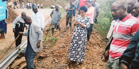 Burundi Tdc R Parer Une Route Sur La Colline Rukonwe Mabanda