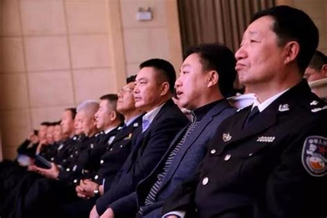 光荣从警，无悔今生！铁西公安分局为建国以来8位退休老民警授予荣誉勋章澎湃号·政务澎湃新闻 The Paper