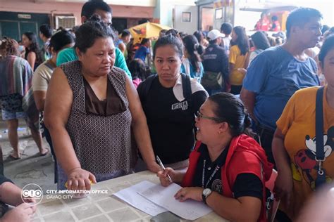 Rep Duterte Distributes Food To Fire Victims