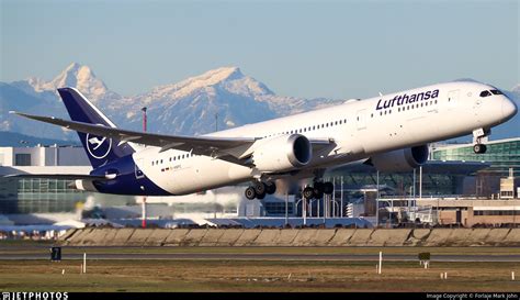 D ABPC Boeing 787 9 Dreamliner Lufthansa Forlaje Mark John