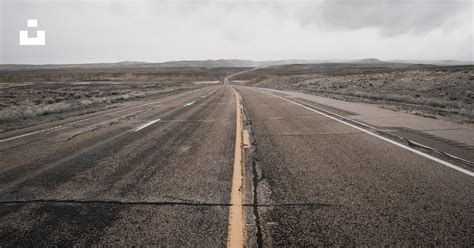 灰色のコンクリート道路の写真 Unsplashの無料グレー写真