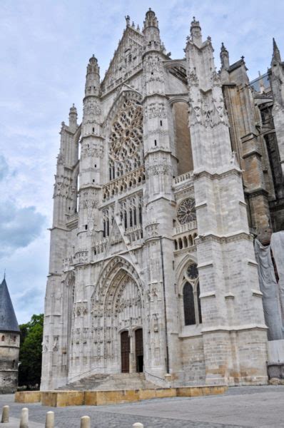 Beauvais Cathedral of St-Pierre France Travel Info