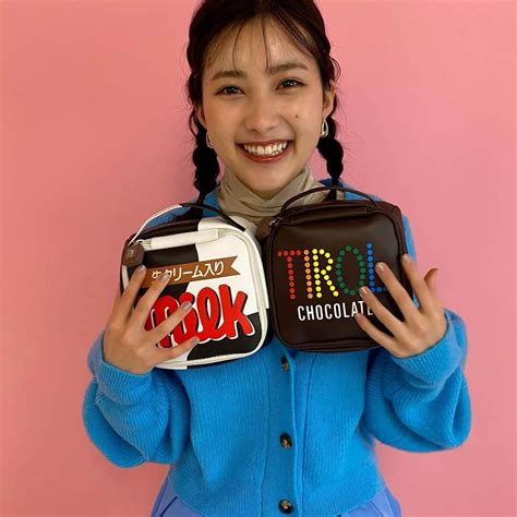 高橋有紀さんのインスタグラム写真 高橋有紀instagram「チロルチョコマルチポーチ本 笑顔かわい〜☺️ Hairmake