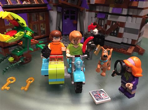 LEGO Scooby-Doo Mystery Mansion 75904 Photos Preview! - Bricks and Bloks