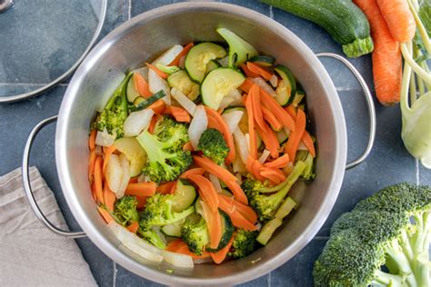 Gemüse im Topf dünsten Rezept eat de