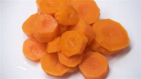 3 Ways to Microwave Carrots - wikiHow