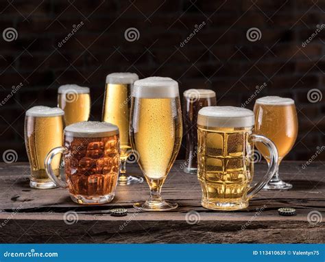 Verschillende Glazen Bier Op De Houten Lijst Stock Afbeelding Image