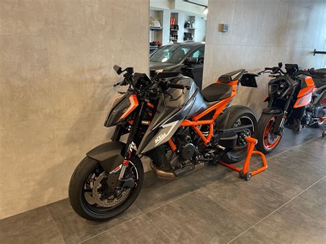 Купить б у KTM 1290 Super Duke R в Сочи чёрный naked bike 2023 года на Авто ру ID 1129221385