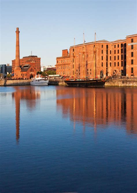 Pin by Lug on Liverpool docks | Liverpool docks, Liverpool waterfront ...