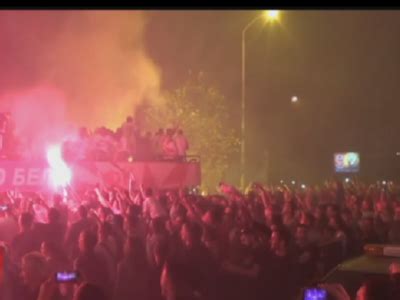 Imaginile Nebuniei La Belgrad Suporterii Steaua Rosie Au Dat Foc