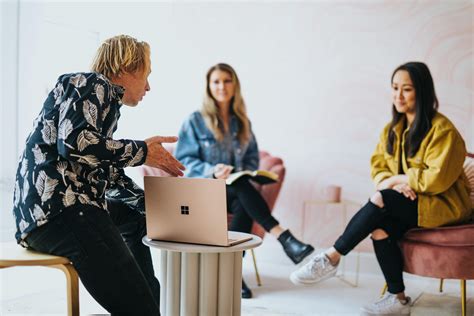 7 Strategies to Successfully Manage Remote Teams