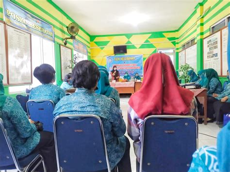 Pembinaan Administrasi TP PKK Kecamatan Manguharjo Di Kelurahan Madiun Lor