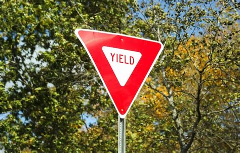 Premium Photo Yield Sign On Road Symbolizing Caution And Giving Way To Oncoming Traffic