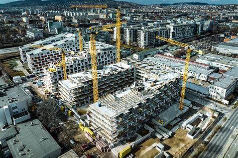 Neues Quartier Flat Top Krane Von Liebherr Errichten Moderne Wohnungen