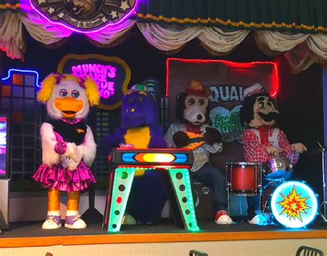 Chuck E Cheese Animatronics Will Be Gone By Years End B104 Wbwn Fm