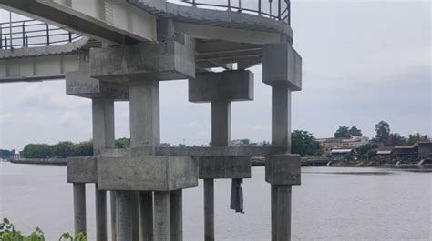 Terjadi Lagi Tiang Jembatan Kaca Skywalk Siak Ditabrak Kapal Peti Kemas