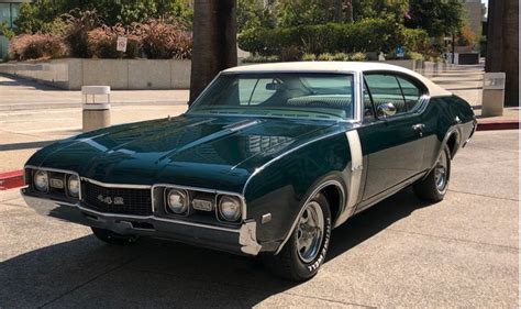 1968 Oldsmobile 442 Holiday Coupe Sold | Motorious