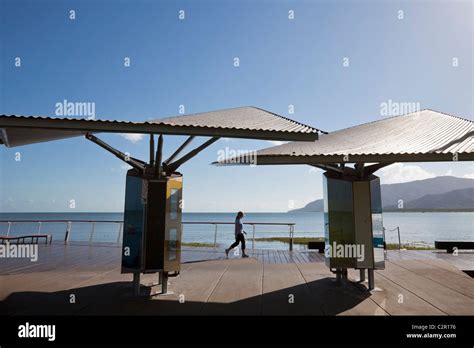 The Esplanade boardwalk. Cairns, Queensland, Australia Stock Photo - Alamy