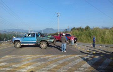 Amagan Comuneros Con Cierre De Carreteras En Michoac N