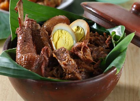 Tabel Tantangan Makanan Khas Daerah Jogja Istimewa Aplikasi Canva