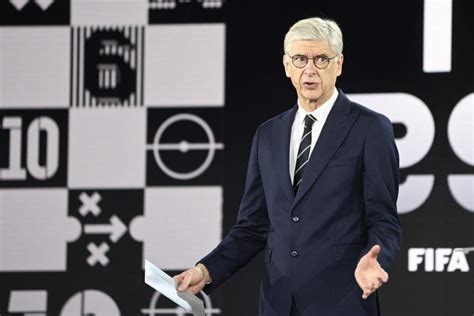 Foot Arsène Wenger En Poisson Pilote Pour La Fifa